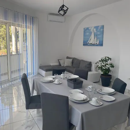 Apartament Mara *